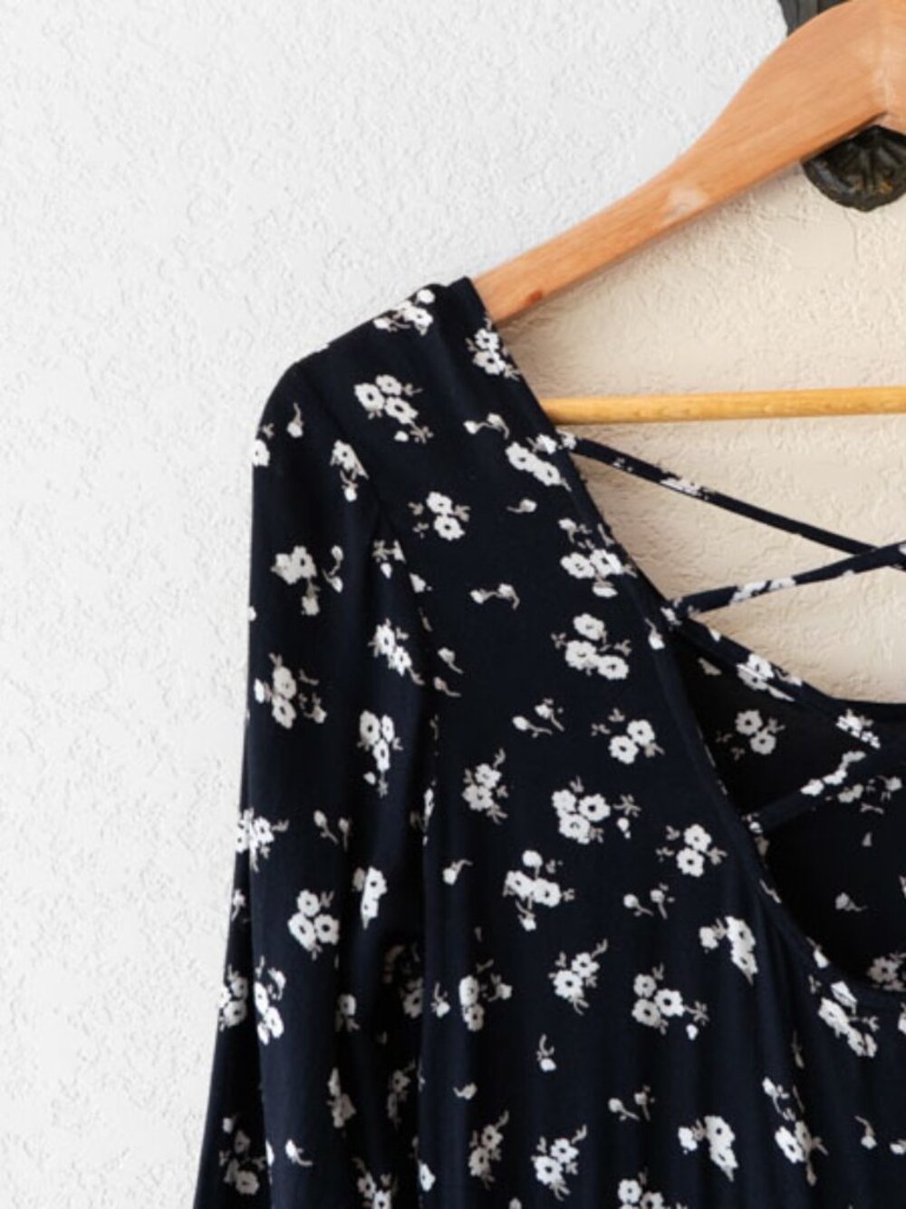 Billabong Black Floral Mini Dress Womens S Boho Tunic Criss Cross Back Babydoll - Picture 11 of 14